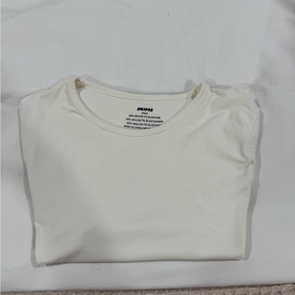 Skims Soft Smoothing Seamless T Shirt Size M